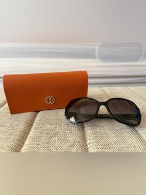 Tory Burch Orange Saffiano Case with Black Frame Sunglasses